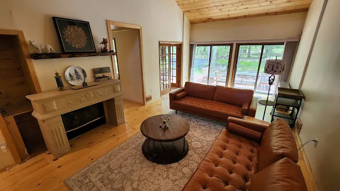 Ski, Hike & More: Spacious Log Cabin in Long Pond 2