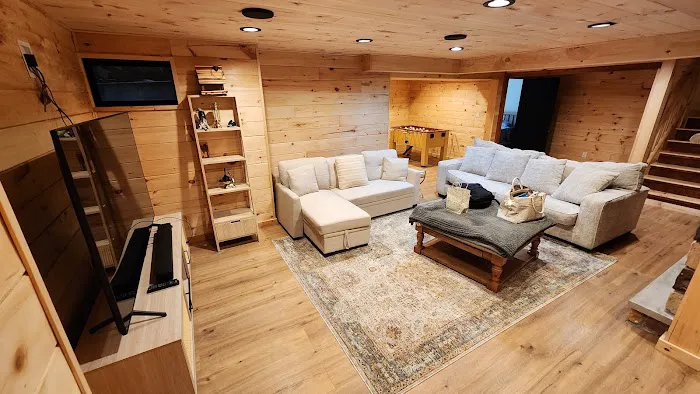 Ski, Hike & More: Spacious Log Cabin in Long Pond 4