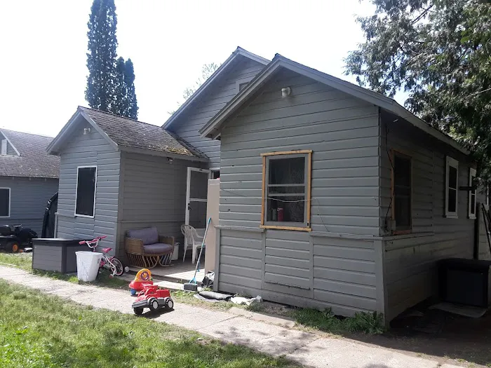 Charlies Lakeside Colony 9