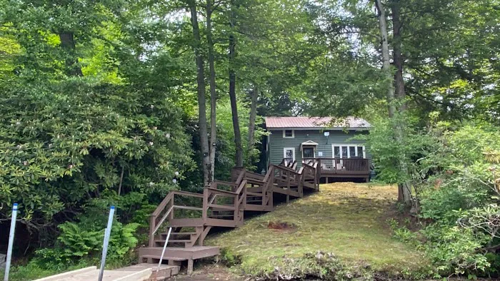 Keen Lake Camping Cottage Resort 4