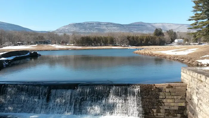 Arkadia Cottages by the Reservoir 1