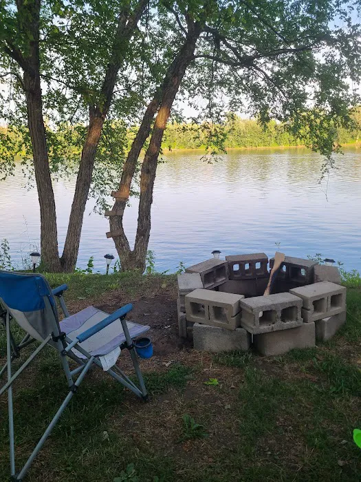 Wray's Riverfront Campground 4