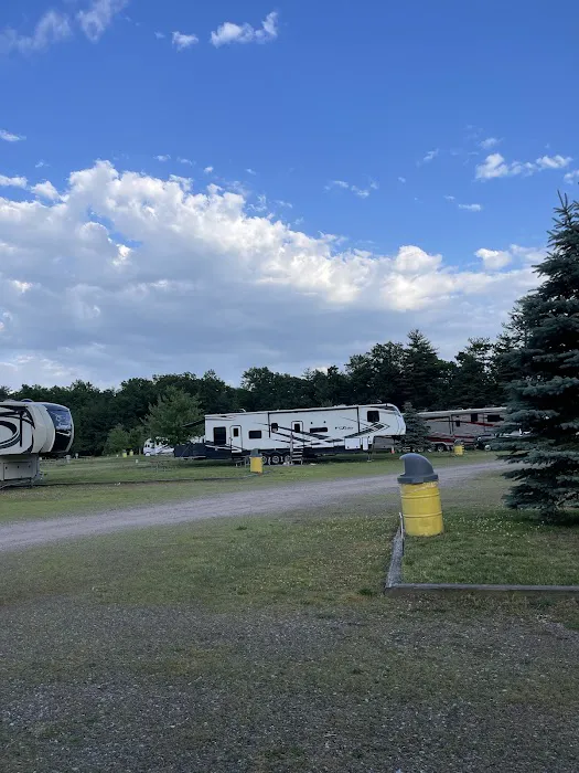 Lake Compounce Campground check-in and store 7