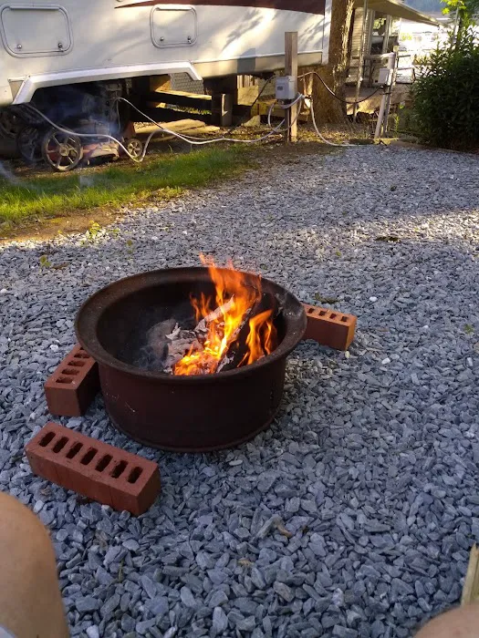 Gamler's Boat Yard Campgrounds 4