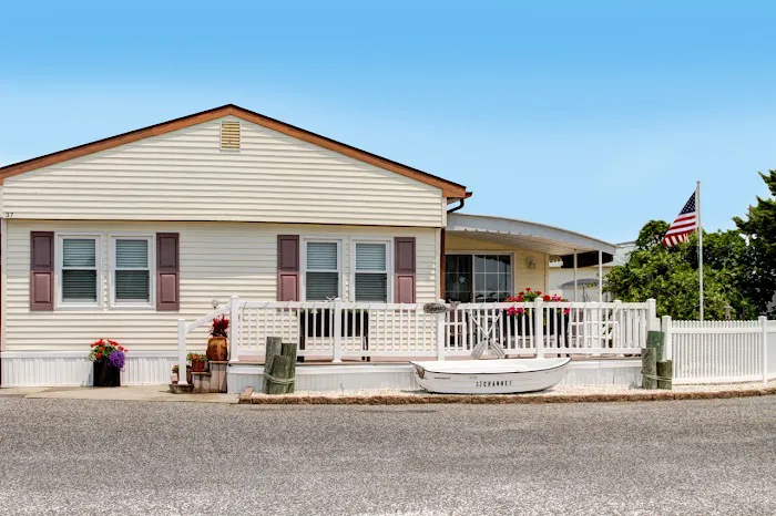 Shawcrest Community and Marina 5