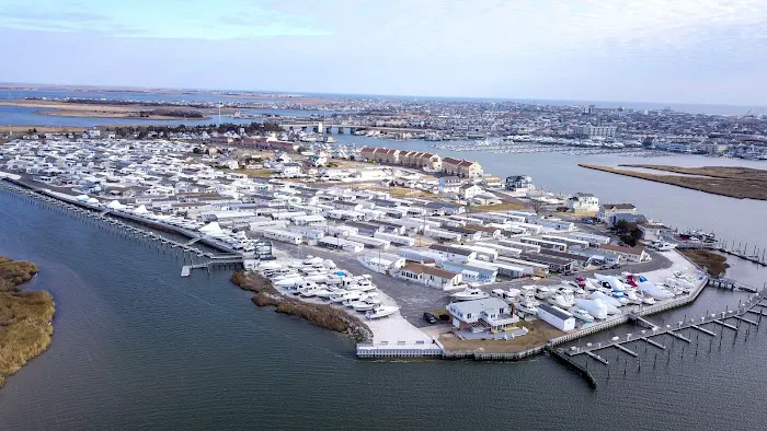 Shawcrest Community and Marina 8