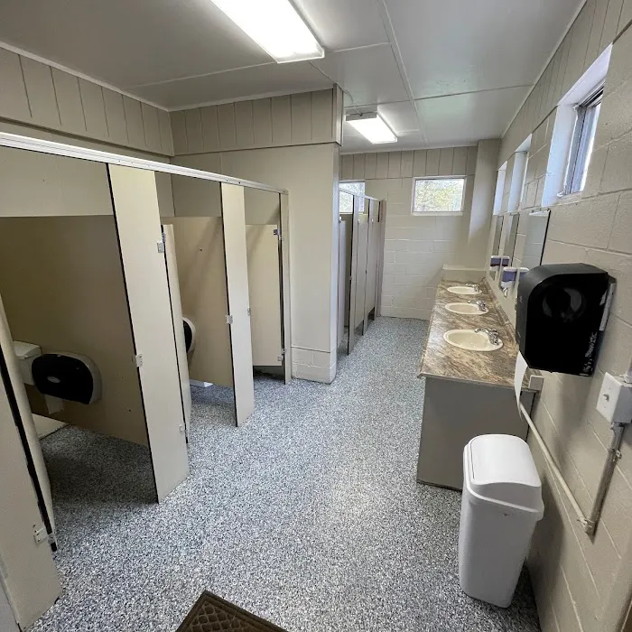 Niantic / I-95 Exit 72 KOA Holiday 9