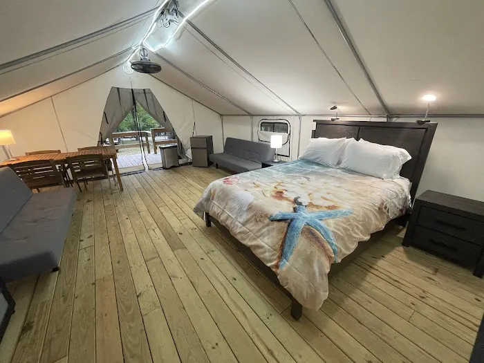 Niantic / I-95 Exit 72 KOA Holiday 4