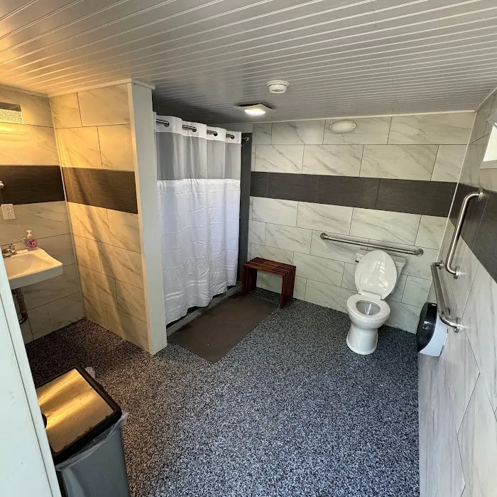 Niantic / I-95 Exit 72 KOA Holiday 8