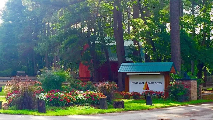 Holly Lake Campsites - Holly Lake Camp Store & Grill 2