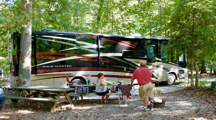 Holly Lake Campsites - Holly Lake Camp Store & Grill 5