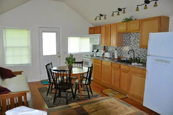 Harris Cove Cottages Bed 'N Boat 8