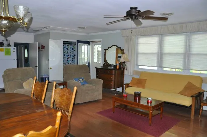 Harris Cove Cottages Bed 'N Boat 4