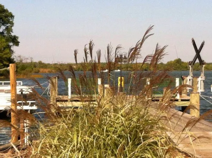 Harris Cove Cottages Bed 'N Boat 3