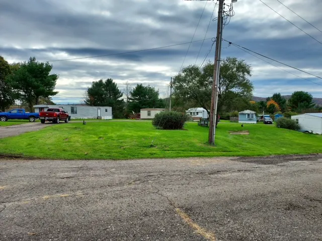 Crestwood Mobile Home Park 4