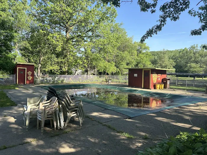 Yellow Lantern Kamp Grounds 3