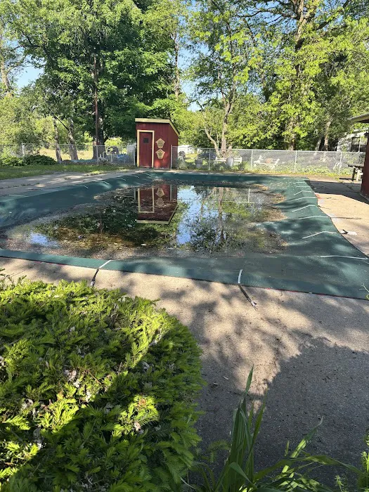 Yellow Lantern Kamp Grounds 8