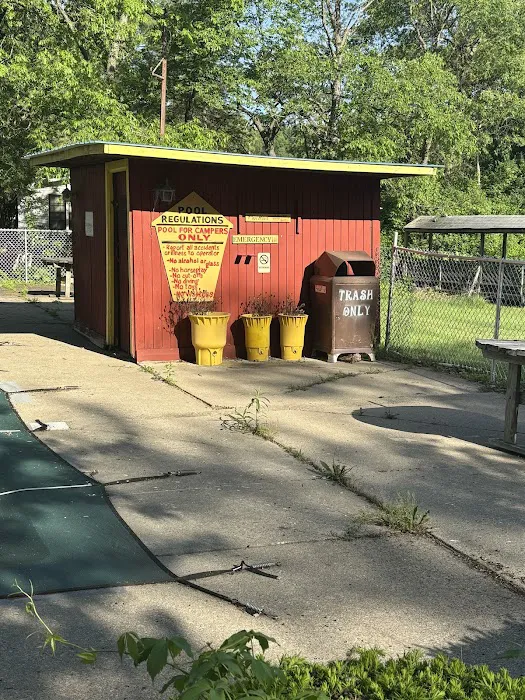 Yellow Lantern Kamp Grounds 7