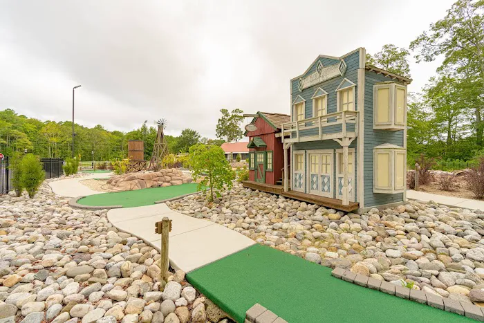 Sun Outdoors Frontier Town 8