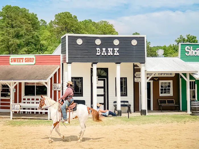 Sun Outdoors Frontier Town 6