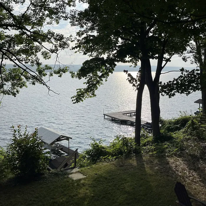 Lone Retreat Lake House 0