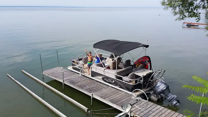 Anglers' Bay Cottages and Marina 4