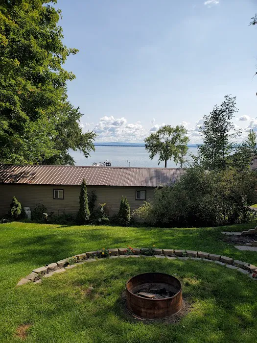 Anglers' Bay Cottages and Marina 8