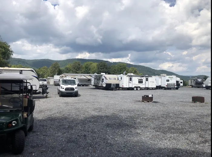 BlueWhiteRV at The Lion's Den 3