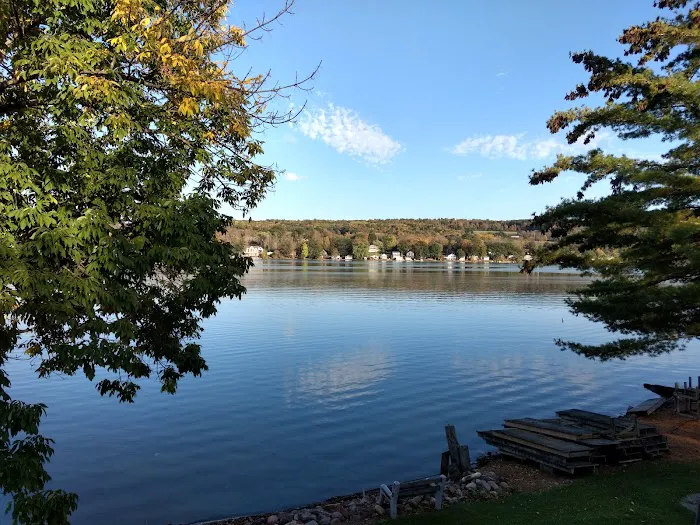 Wright's Waneta Lake Cottages 6