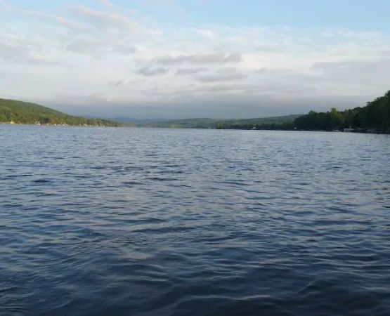 Wright's Waneta Lake Cottages