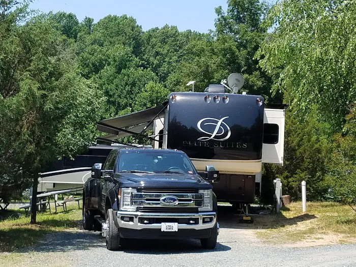 Aquia Pines Camp Resort 2