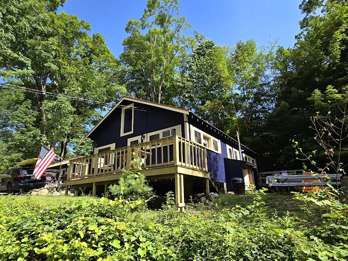 Drake's Lakeside Cabins 2