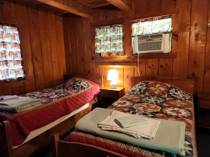 Drake's Lakeside Cabins 3