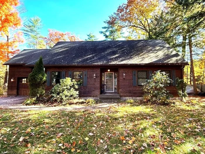 Drake's Lakeside Cabins 1