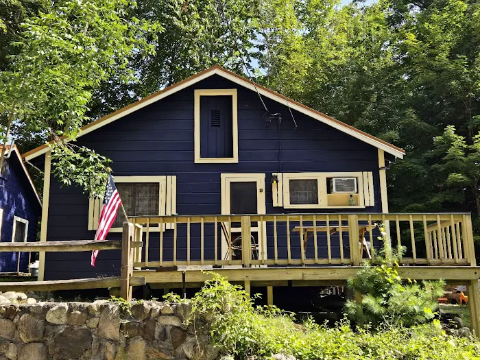 Drake's Lakeside Cabins 7