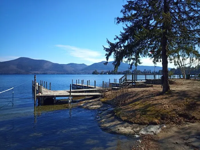 Drake's Lakeside Cabins 0