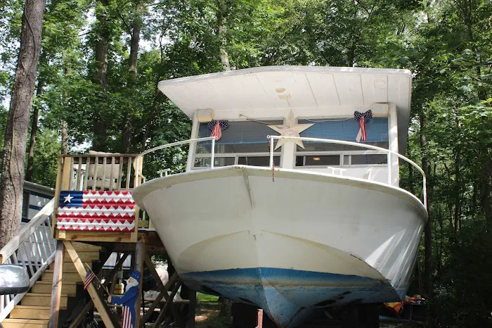 Lazy Dayz Riverfront Campground 3