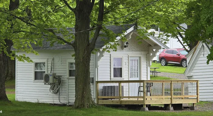 Sunset Park RV & Cabins 9