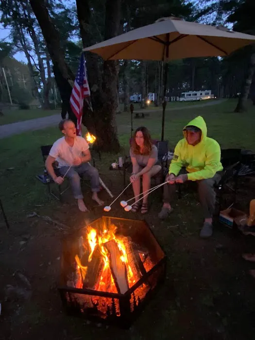 Schroon River Escape Lodging & Campground 0