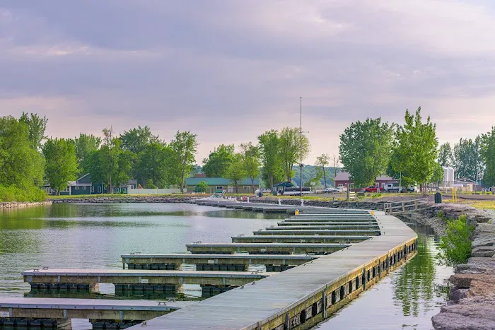 Sun Outdoors Association Island 8