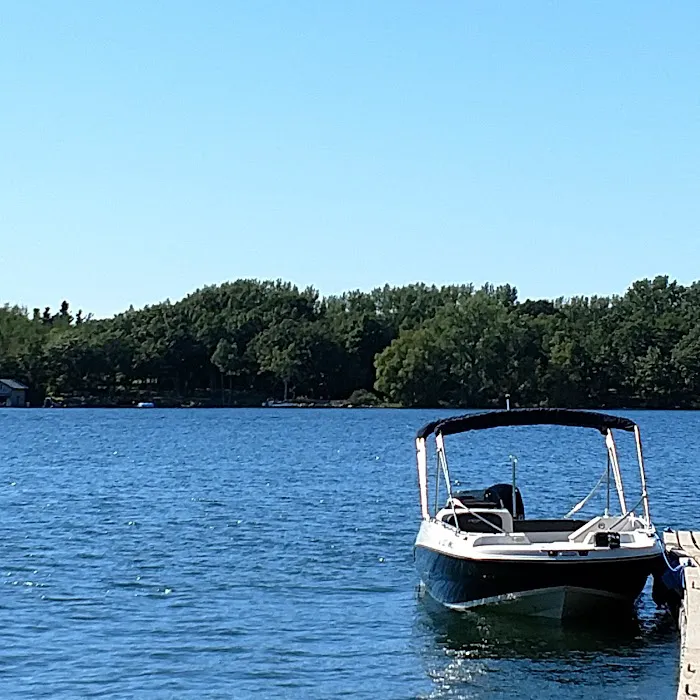 Mil's Motel & Cottages 8