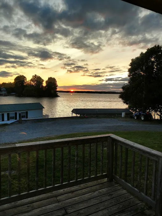 Thousand Islands Marina 4