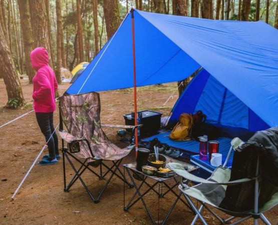 How to Stay Dry While Camping in Rainy Weather: Essential Tips and Tricks