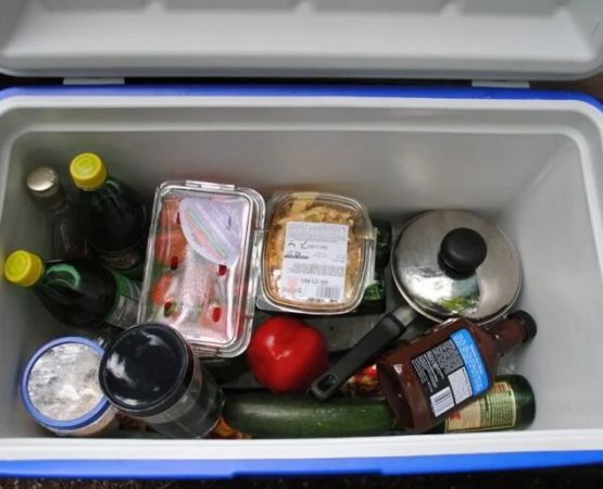 How to Keep Food Cold While Camping Without Electricity