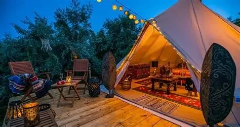 Glamping vs Camping: What’s the Real Difference and Which Is Right for You