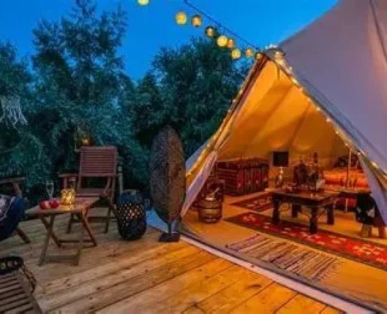 Glamping vs Camping: What’s the Real Difference and Which Is Right for You